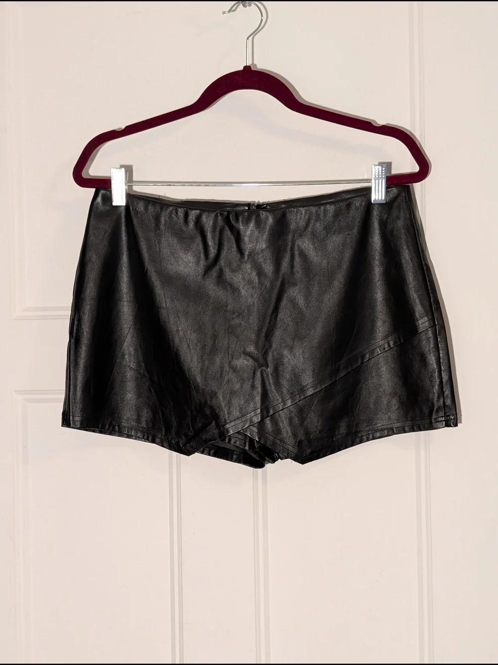 Fashion Nova Black Faux Leather Skort Shorts. Size XL